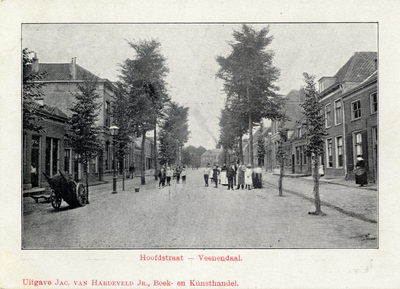 14673 Gezicht in de Hoofdstraat met bebouwing te Veenendaal.
